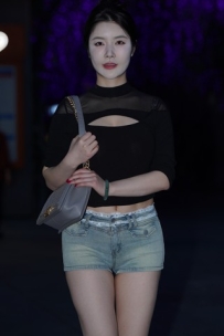 搭讪热裤美腿美女 【图片➕视频】